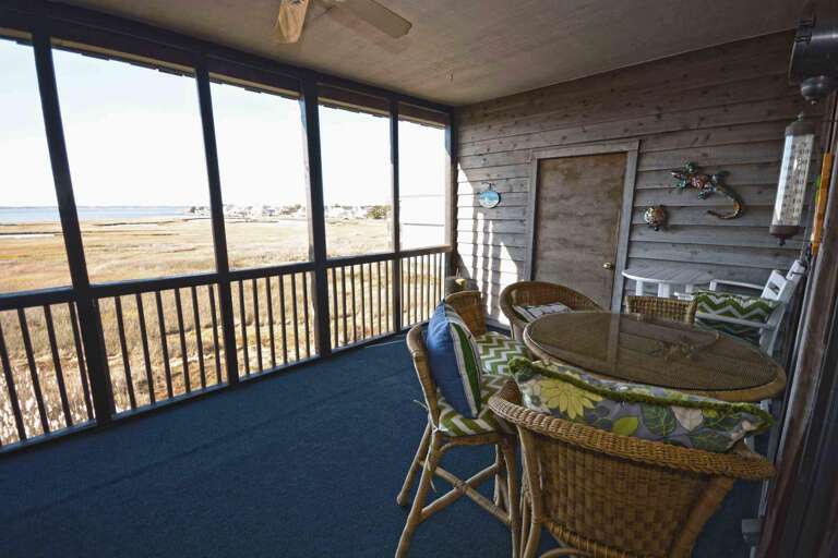 Bayfront  Screen In Porch 