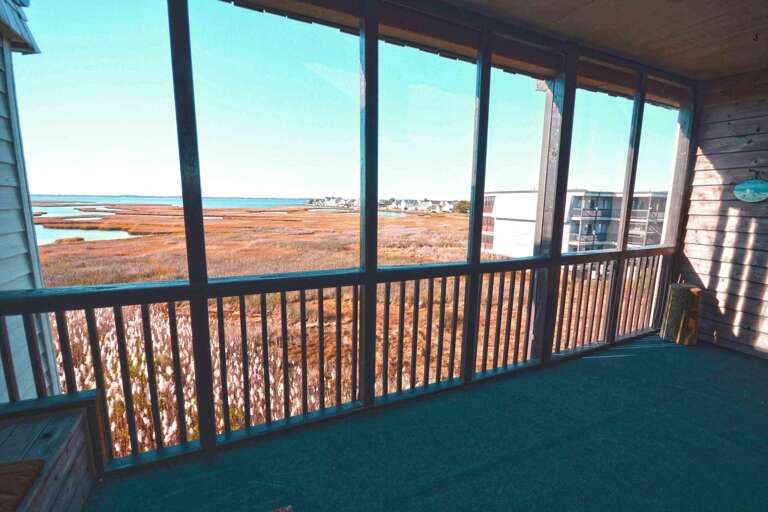 Bayfront  Screen In Porch 