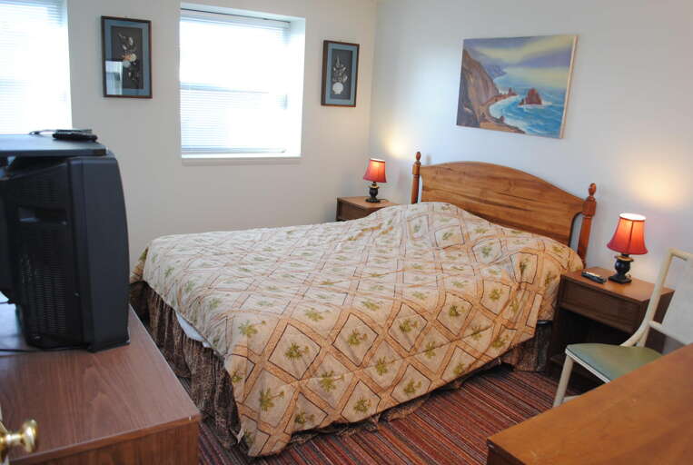 Master Bedroom with Queen