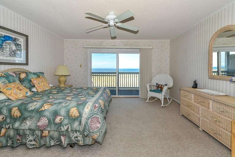 OCEAN FRONT QUEEN BEDROOM