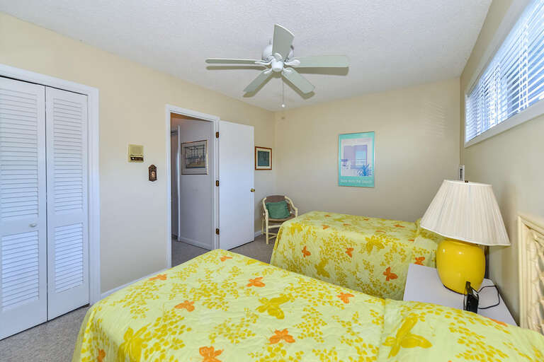 TWIN BEDROOM  NEXT TO DINING  AREA