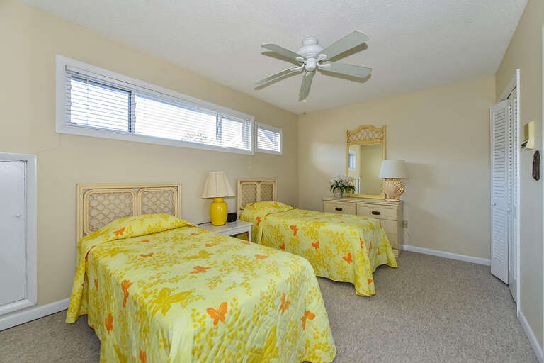 TWIN BEDROOM NEXT TO KITCHEN AREA