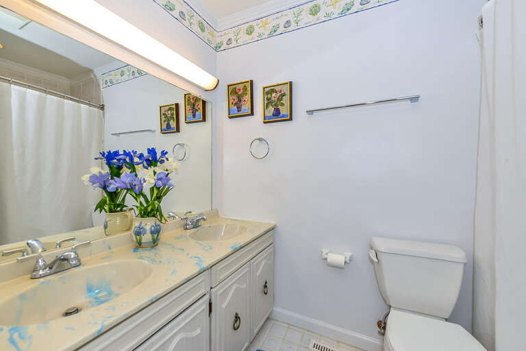 UPSTAIRS BATHROOM