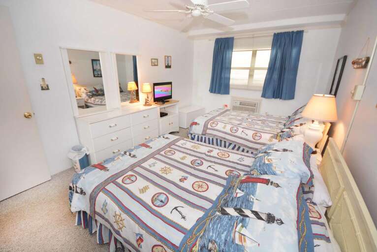 Bedroom with 2 Doubles