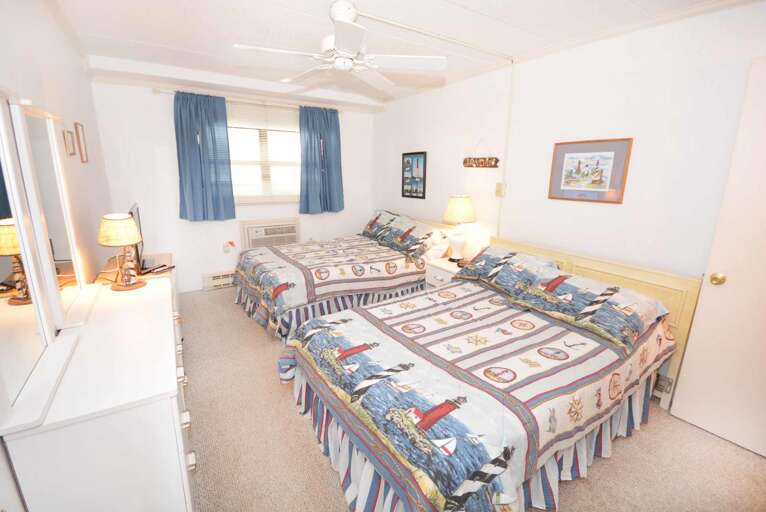 Bedroom with 2 Doubles Bedroom with 2 Doubles