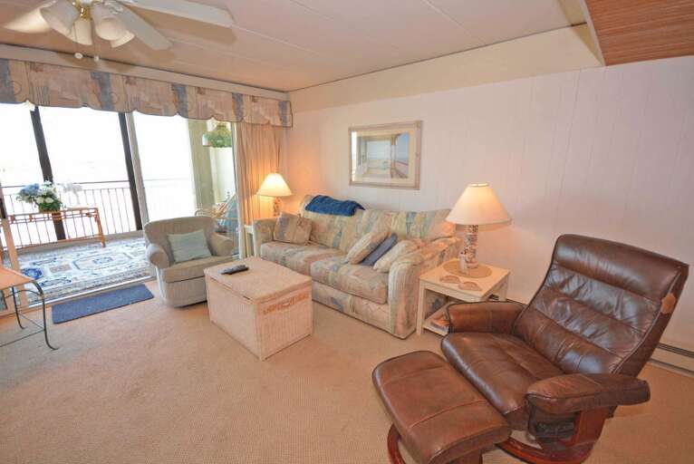 Beachloft 1-B Living Room