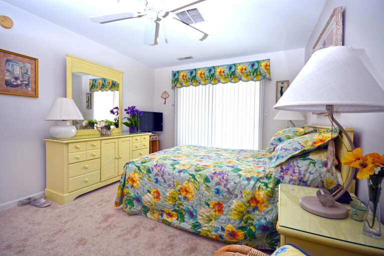 QUEEN-BAYFRONT-MASTER-BEDROOM QUEEN-BAYFRONT-MASTER-BEDROOM