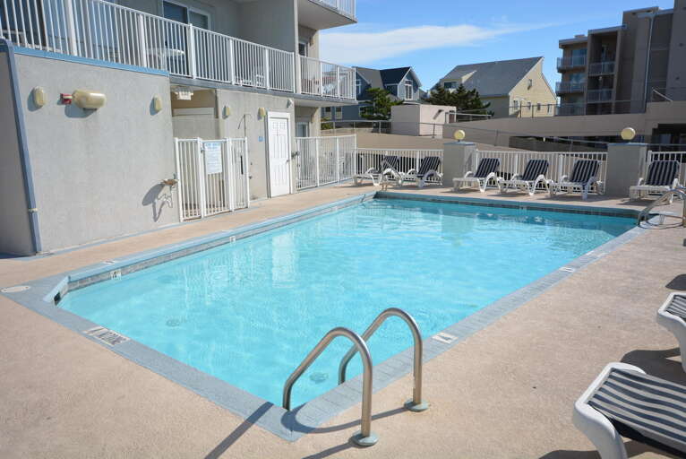 Surf Watch 304 Outdoor Pool 