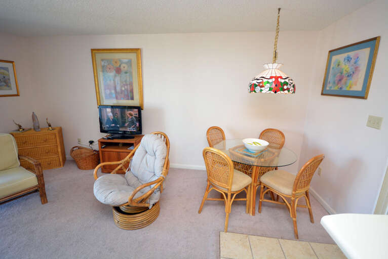 Hidden Harbor H-126 Living-Area