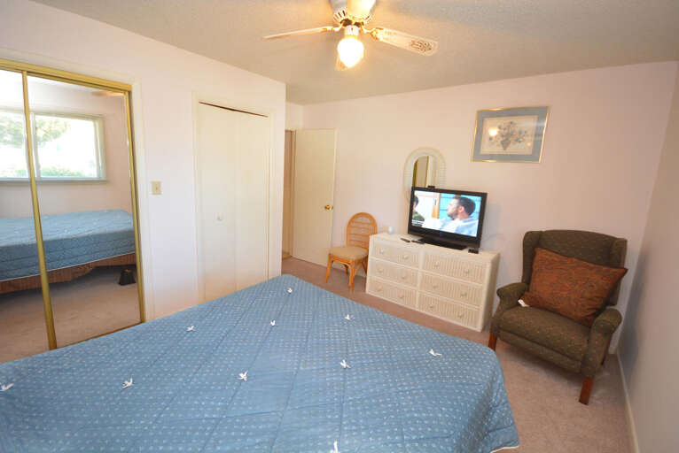 Queen-Bedroom Queen-Bedroom