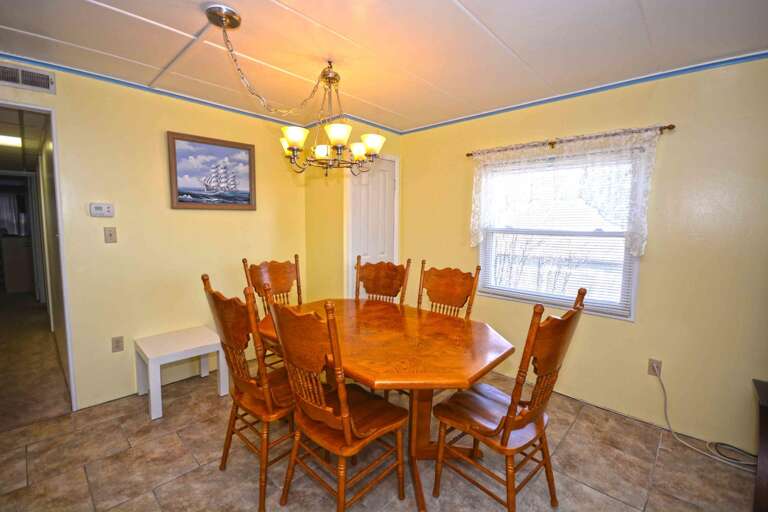 71 East 304 Dining Area