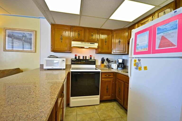 71 East 304 Full-Size Kitchen