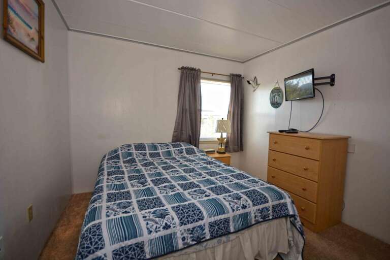 Bedroom 2 with Queen