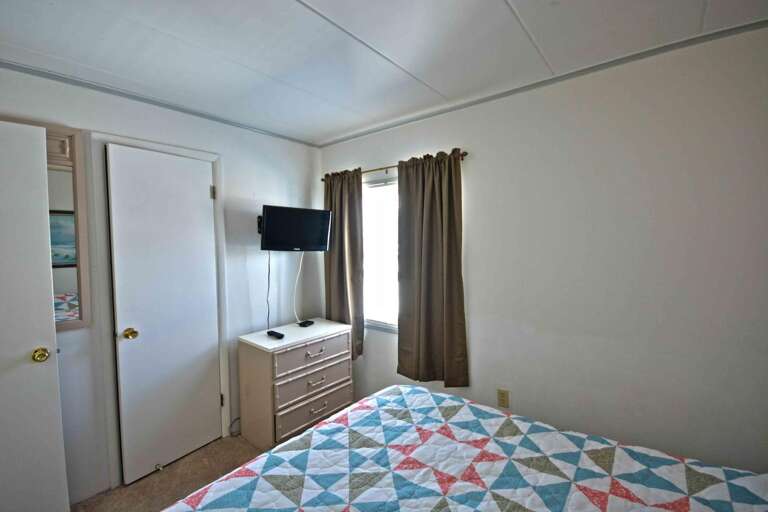 Master Bedroom with Queen