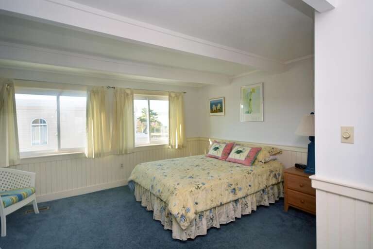QUEEN-BEDROOM-DOWNSTAIRS QUEEN-BEDROOM-DOWNSTAIRS