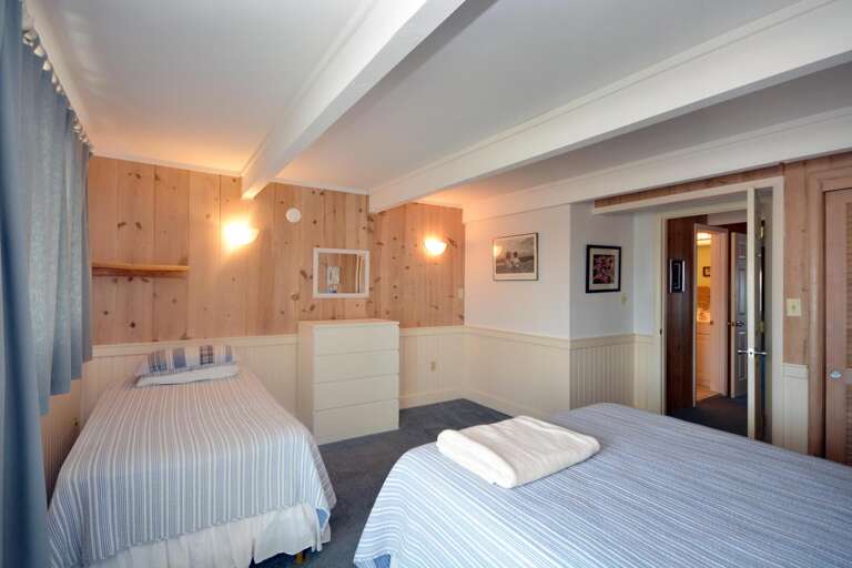 QUEEN-TWIN-BEDROOM QUEEN-TWIN-BEDROOM