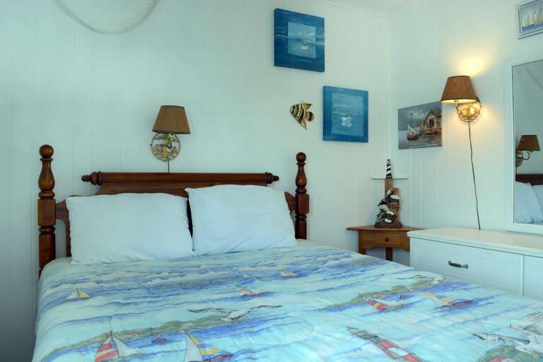 MASTER-BEDROOM-QUEEN