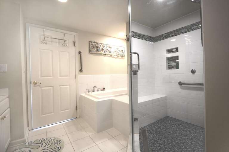 MASTER-BATHROOM