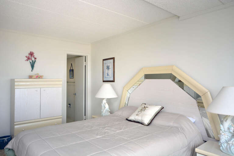 QUEEN-MASTER QUEEN-MASTER