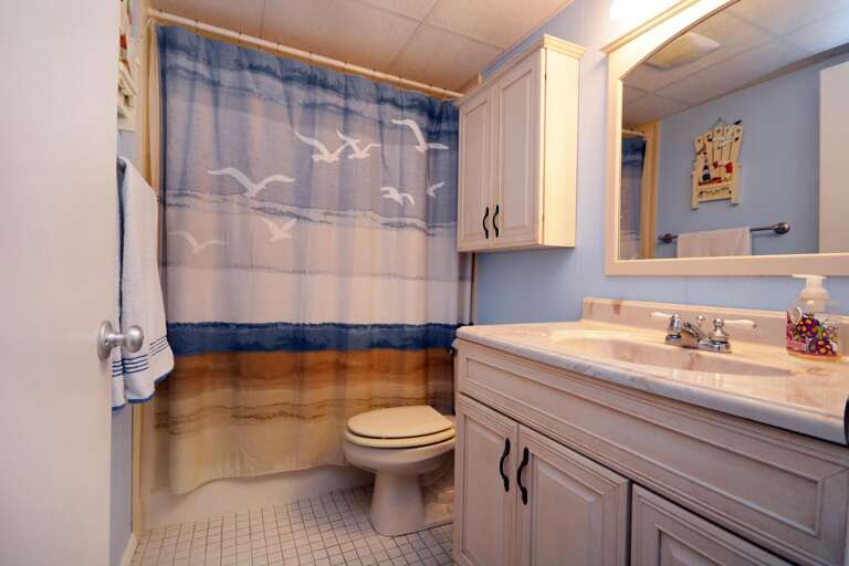 BATHROOM BATHROOM