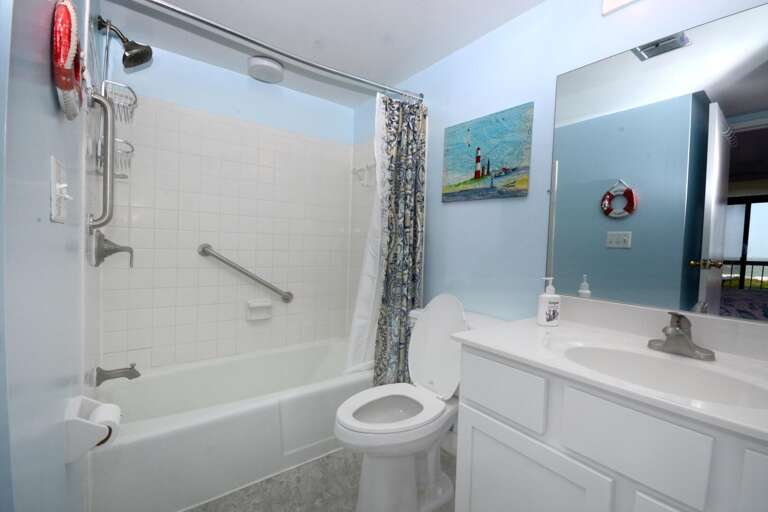 MASTER-BATHROOM MASTER-BATHROOM