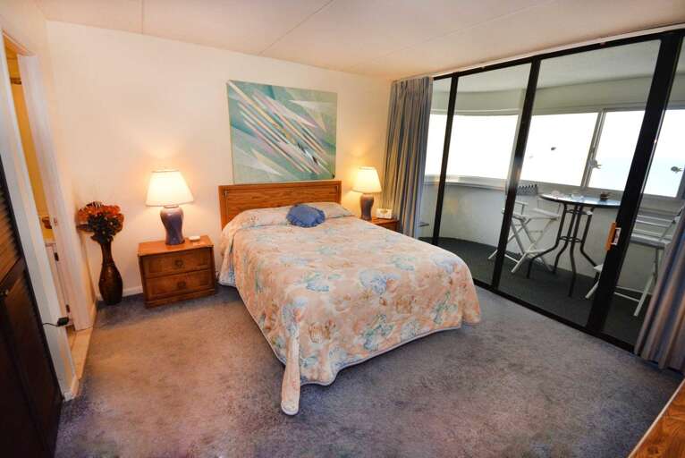 Master Bedroom with Queen