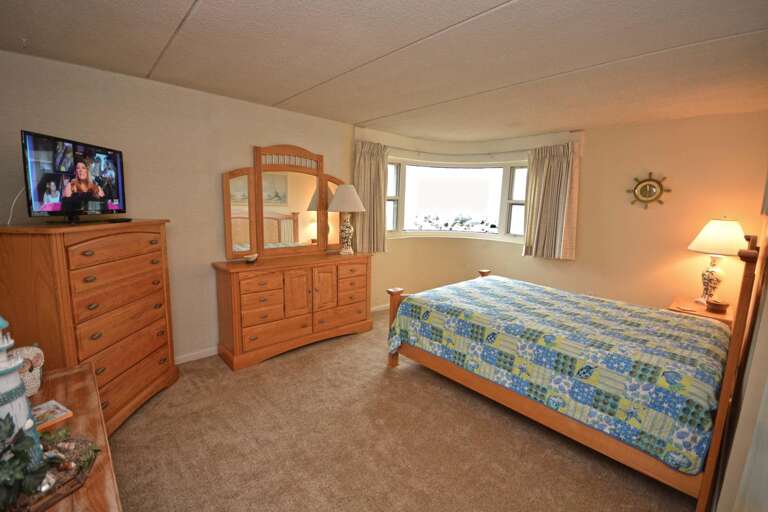 Second Master Bedroom with Queen 