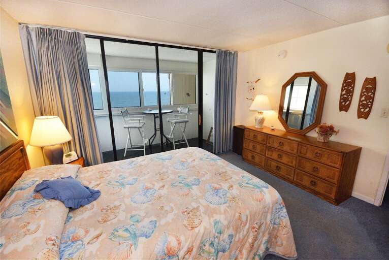 Master Bedroom with Queen