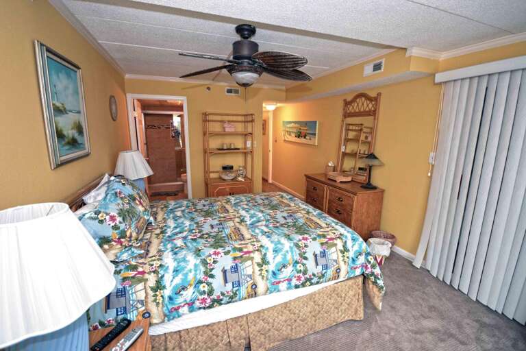 Master Bedroom with Queen Master Bedroom with Queen