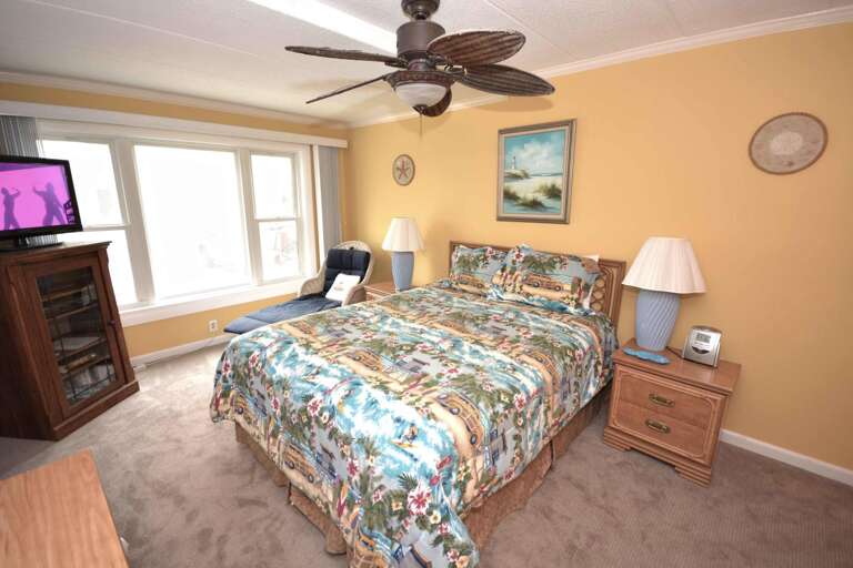 Master Bedroom with Queen