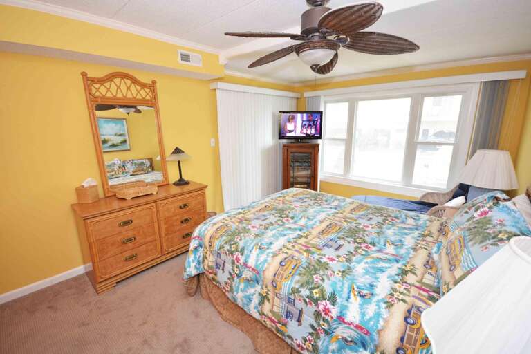 Master Bedroom with Queen