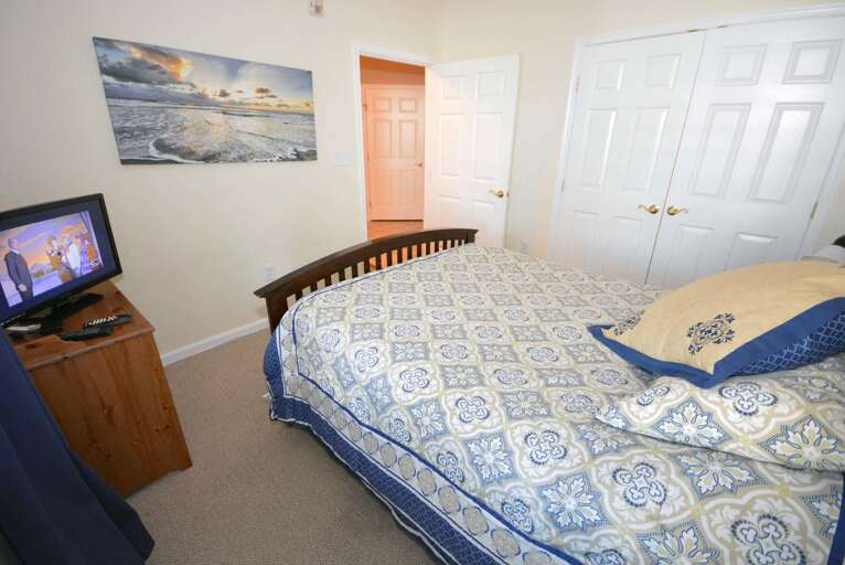 Second Bedroom - Queen Bed