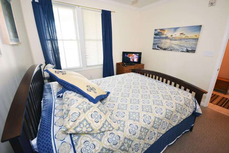 Second Bedroom - Queen Bed