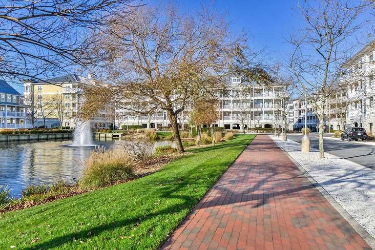 Nearby Fountains Area