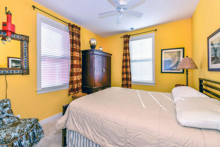 3rd FL Bedroom with Queen 