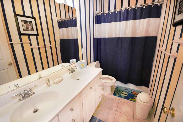 3rd FL Hallway Bathroom 