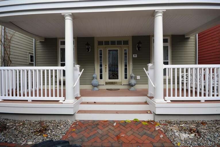 Entry/Front Porch