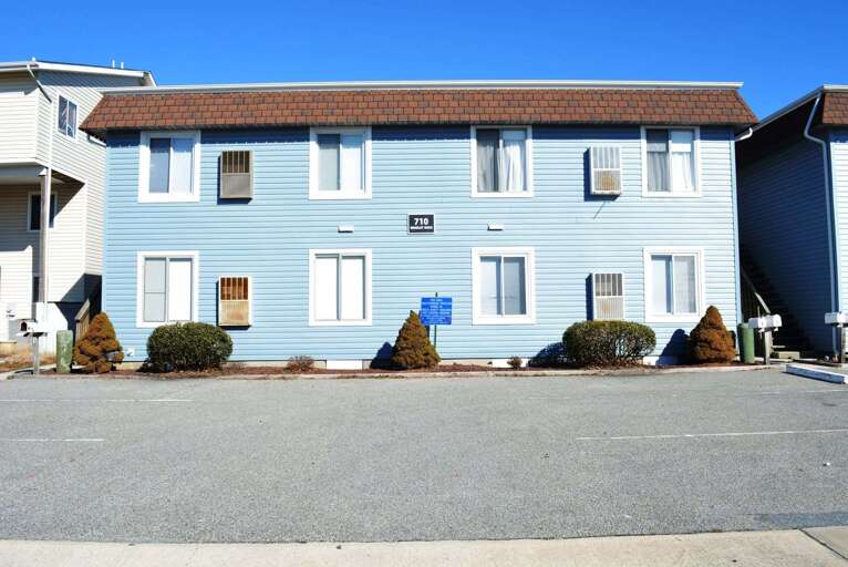 King George Condo Building