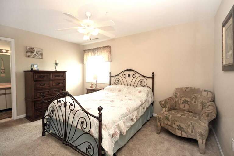 QUEEN-MASTER-BEDROOM