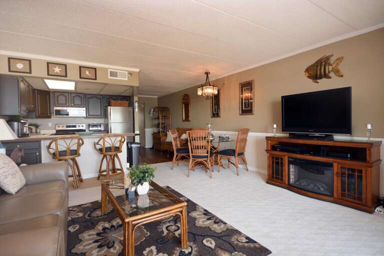 La Mirage 204-LIVING-AREA