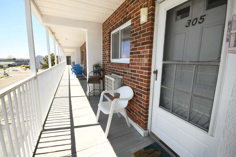 ENTRY WALKWAY