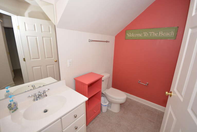 Sunset Island 7-First Floor Full Bathroom