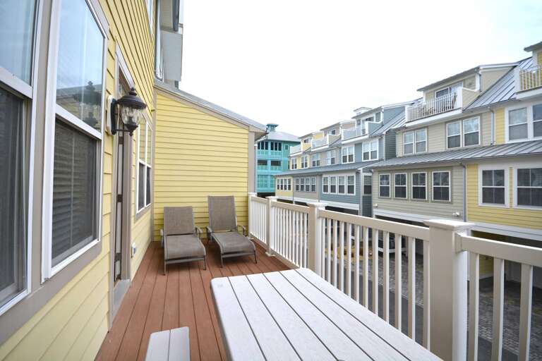 BALONCY OFF OF KITCHE