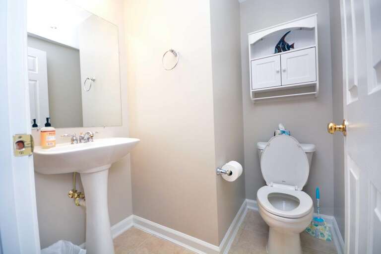 HALF-BATH-NEXT-TO-KITCHEN