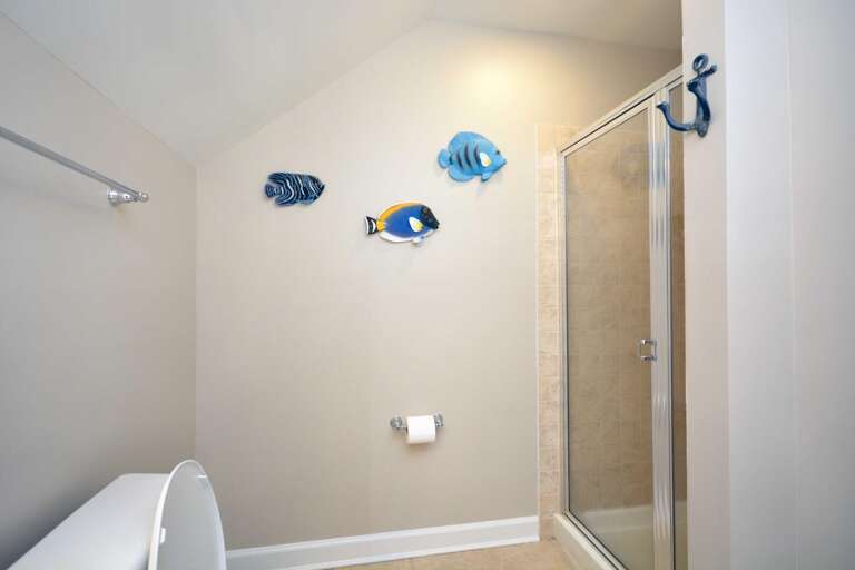 BOTTOM FLOOR FULL BATHROOM