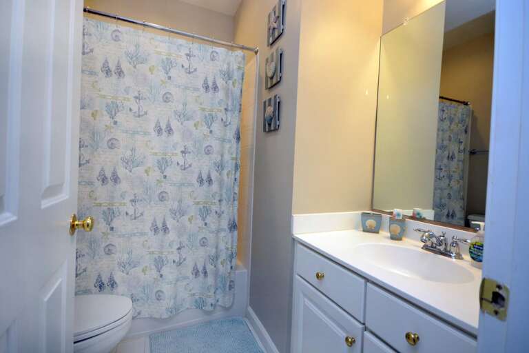 HALL-BATHROOM-3RD-FLOOR