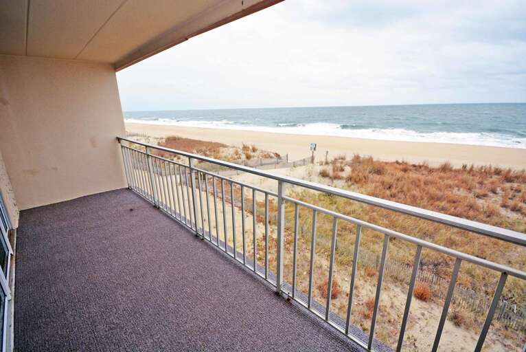 Oasis North 3-S Large Balcony