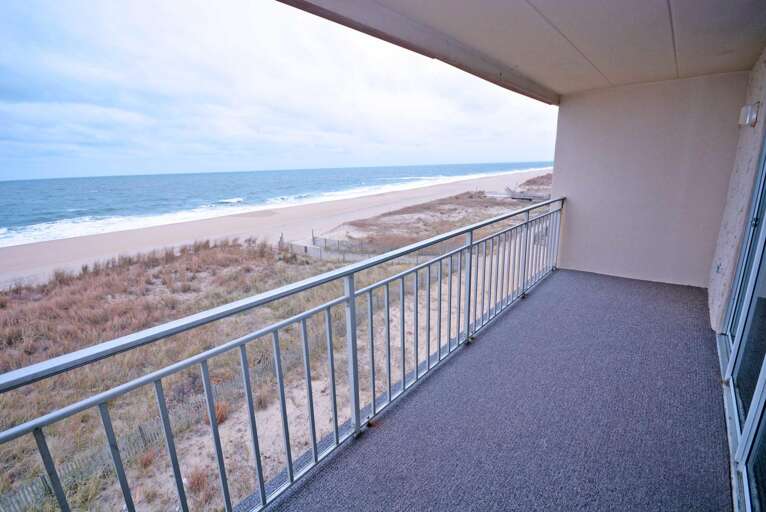 Oasis North 3-S Large Ocean Front Balcony