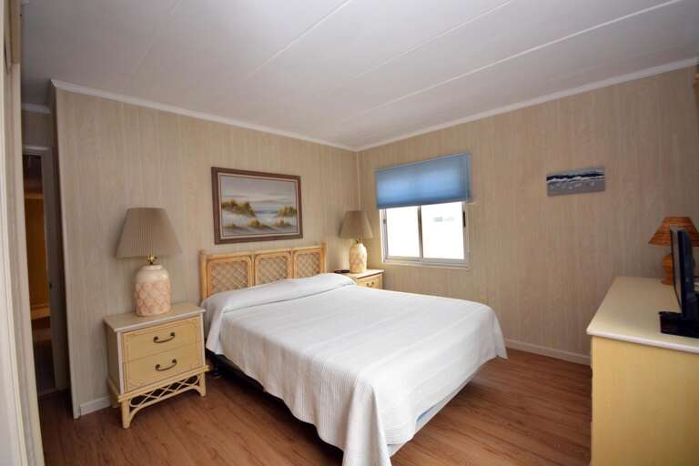 Queen-Master-Bedroom