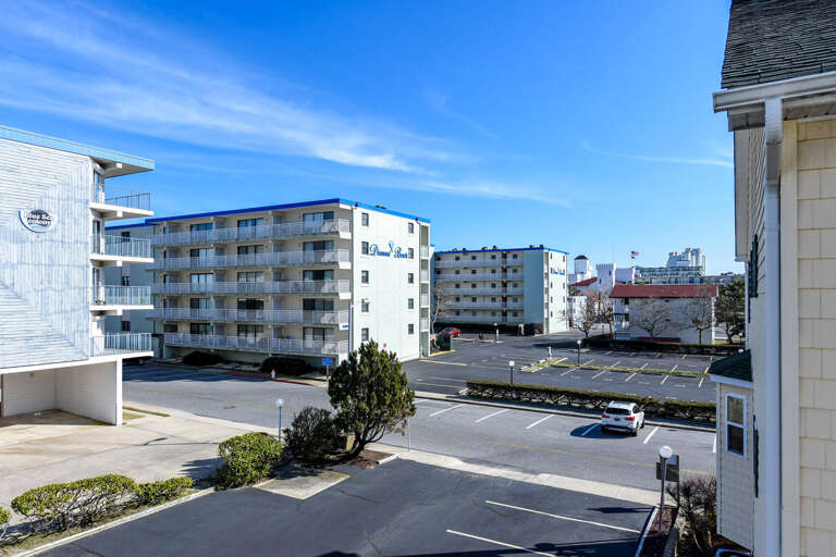 Balcony-View at Escape II B-1